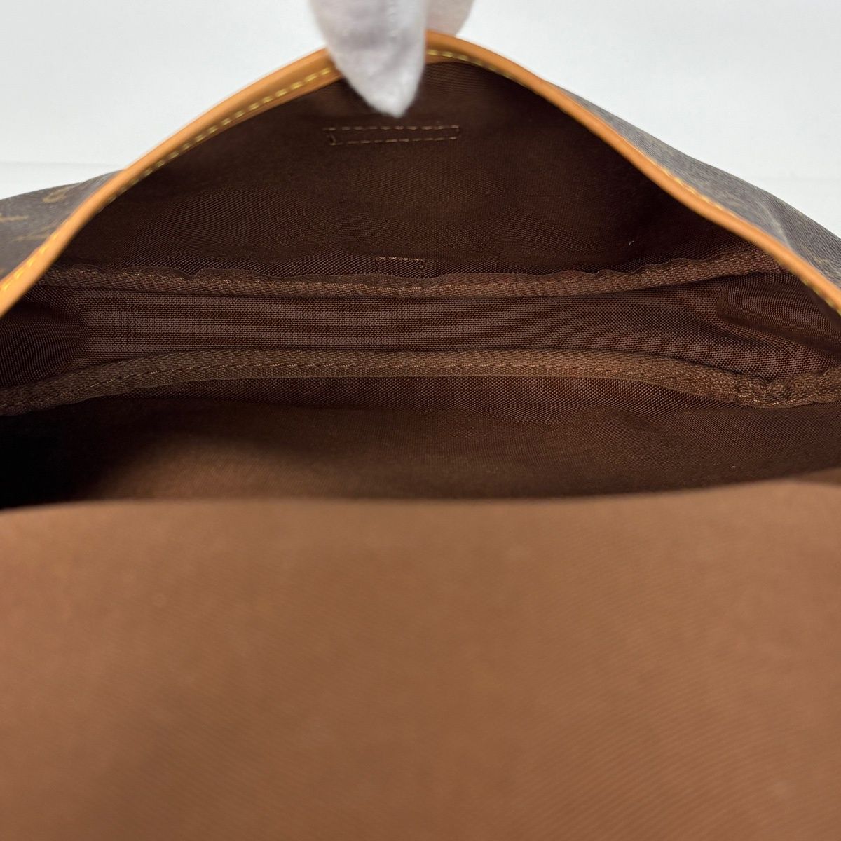 Louis Vuitton Saumur 30 Crossbody Shoulder Bag Monogram Brown — view 9