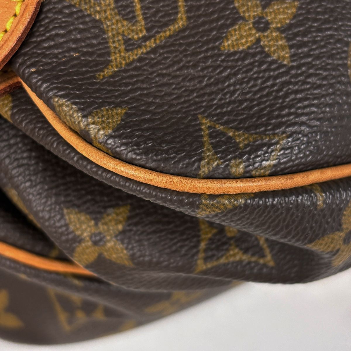 Louis Vuitton Saumur 30 Crossbody Shoulder Bag Monogram Brown — view 3