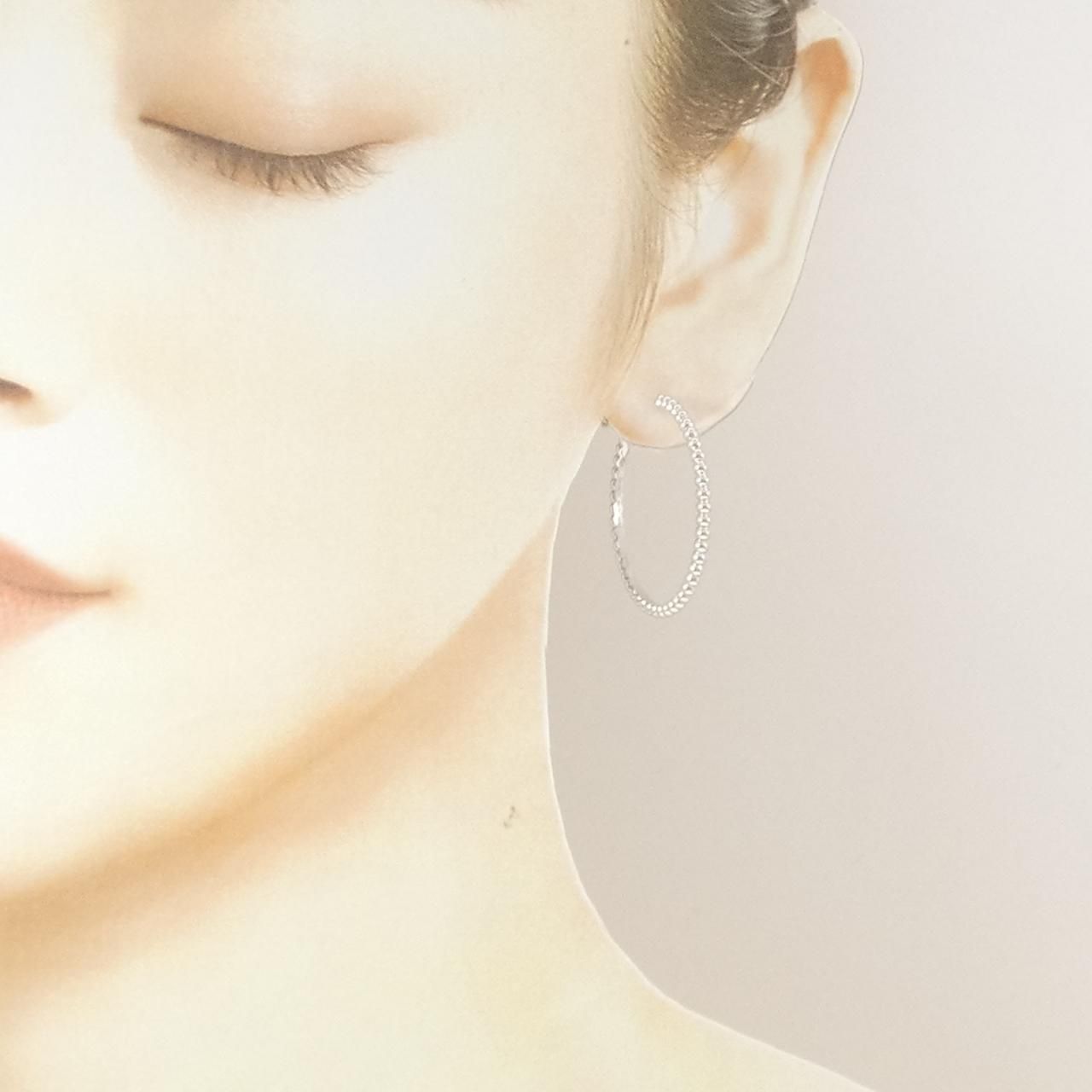 Van Cleef & Arpels Perlee Hoop Earrings Small — view 4
