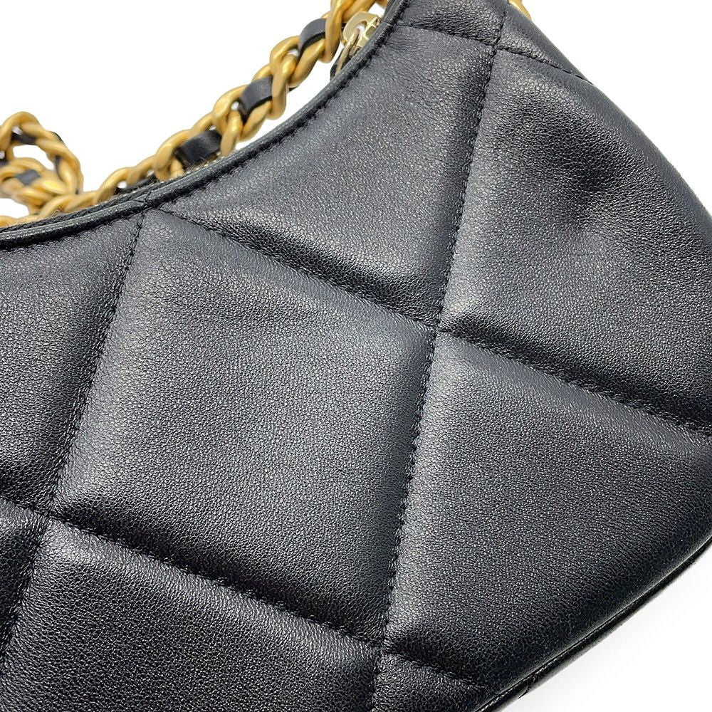 Chanel Chain Shoulder Bag 19 Quilted Small Hobo Lambskin Black — view 7