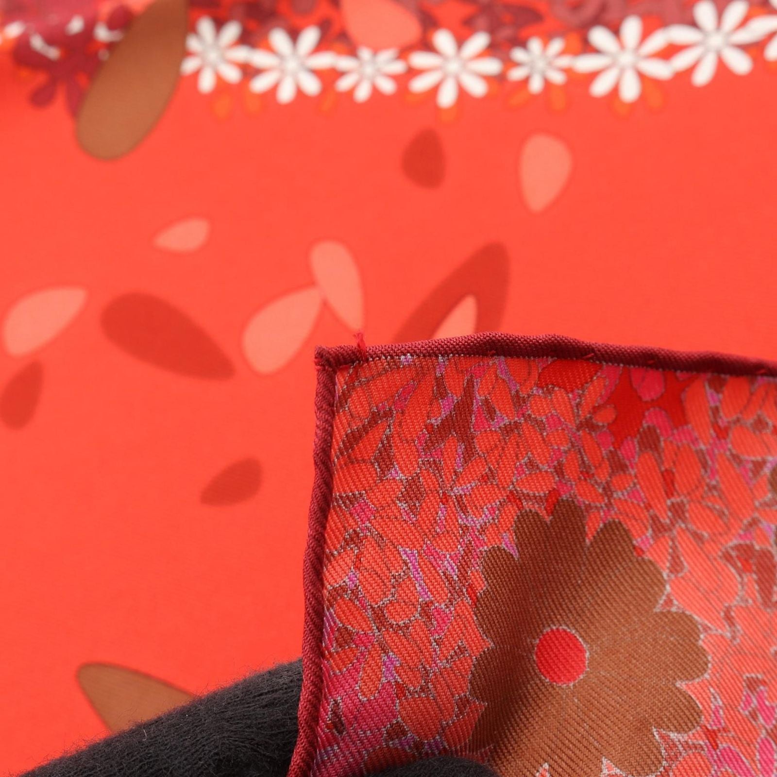 Hermes Scarf Carre 90 Offrandes D'un Jour Red Silk — view 5