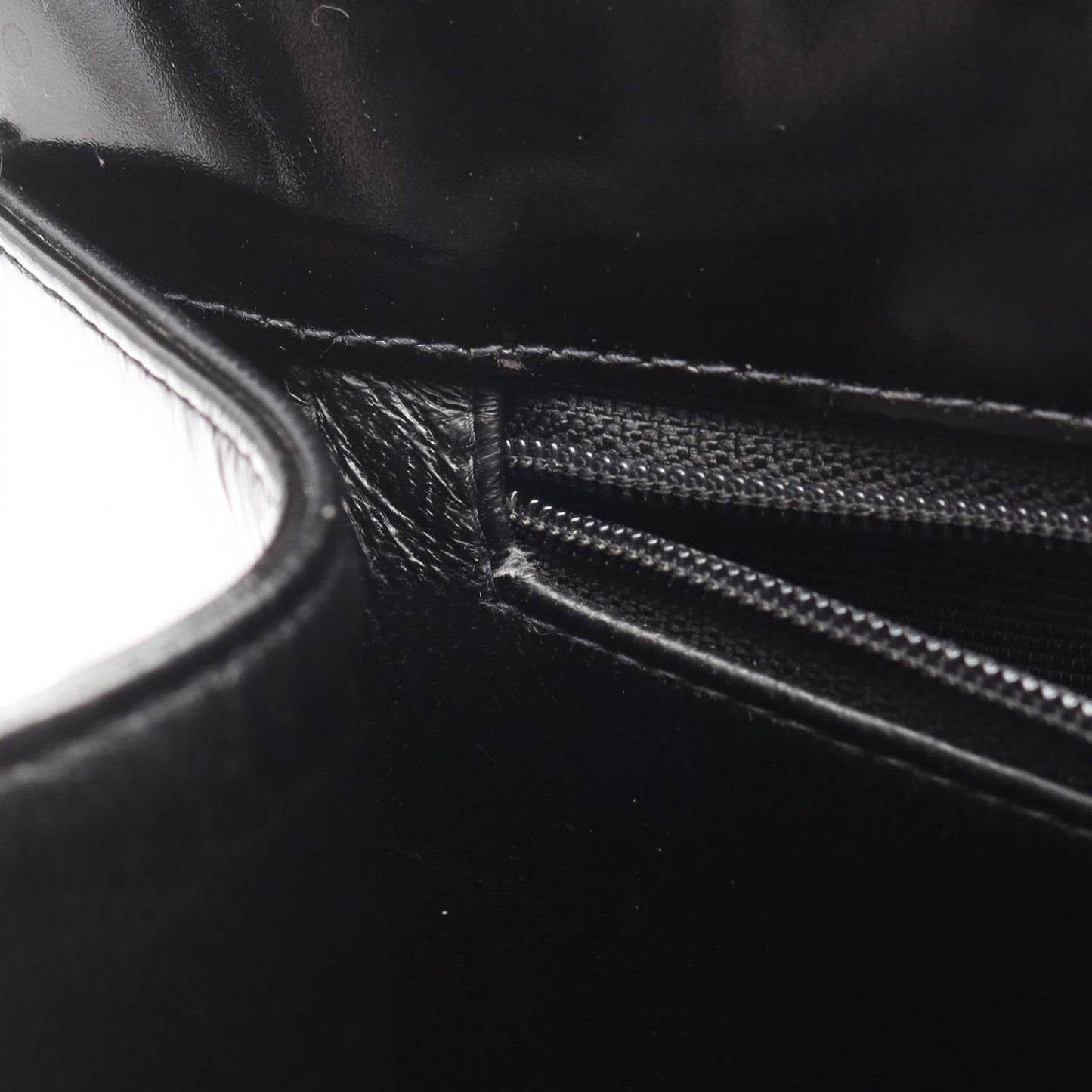 Chanel Tote Quilted Black Patent Leather CC Logo — view 7