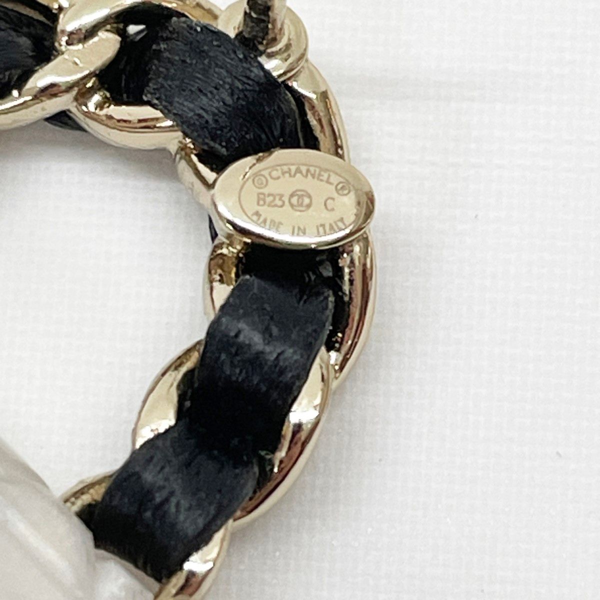 Chanel Earrings Bag Motif CC Logo Quilted Gold White — view 4