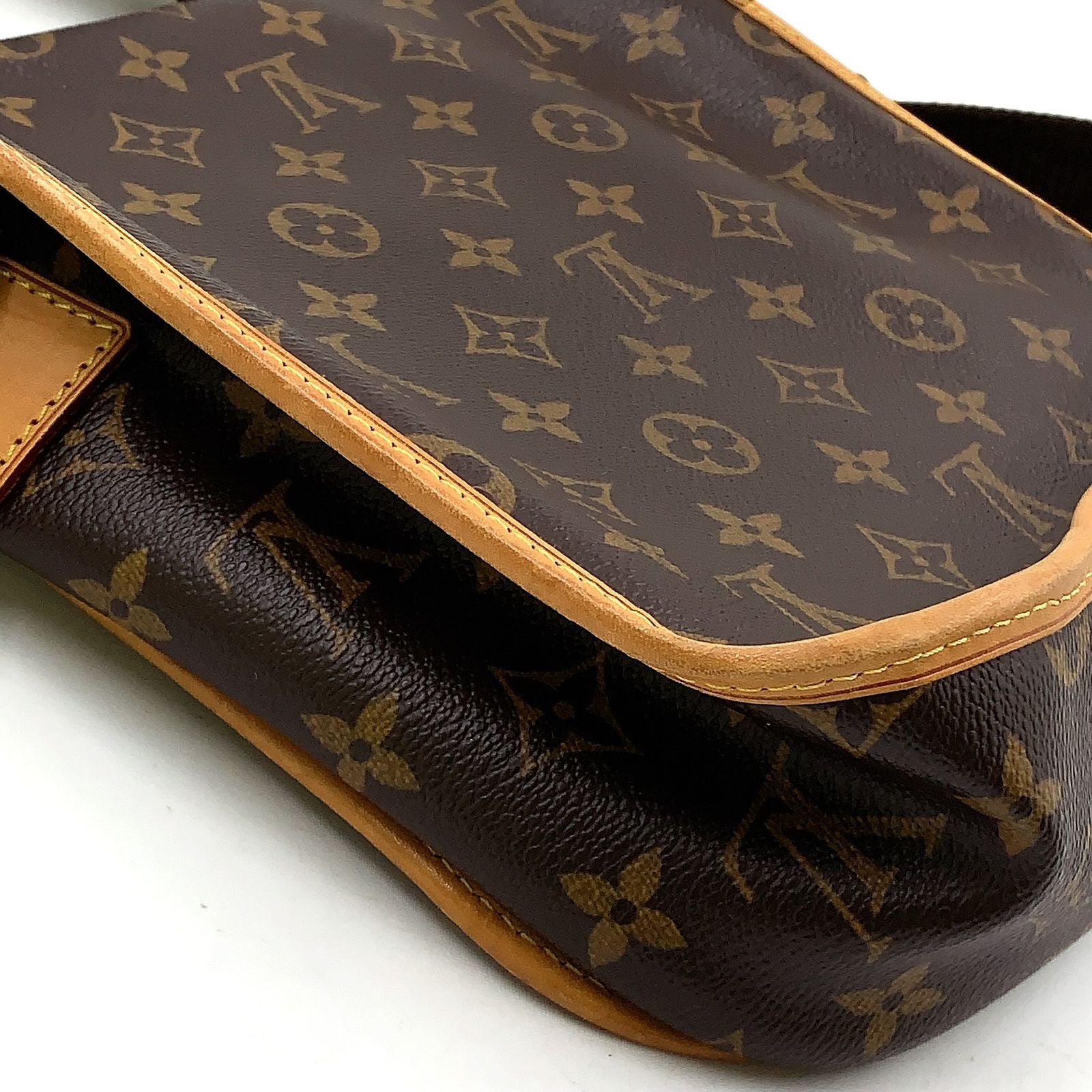 Louis Vuitton Messenger PM Bosphore Monogram Leather Brown Shoulder Bag Gold — view 9