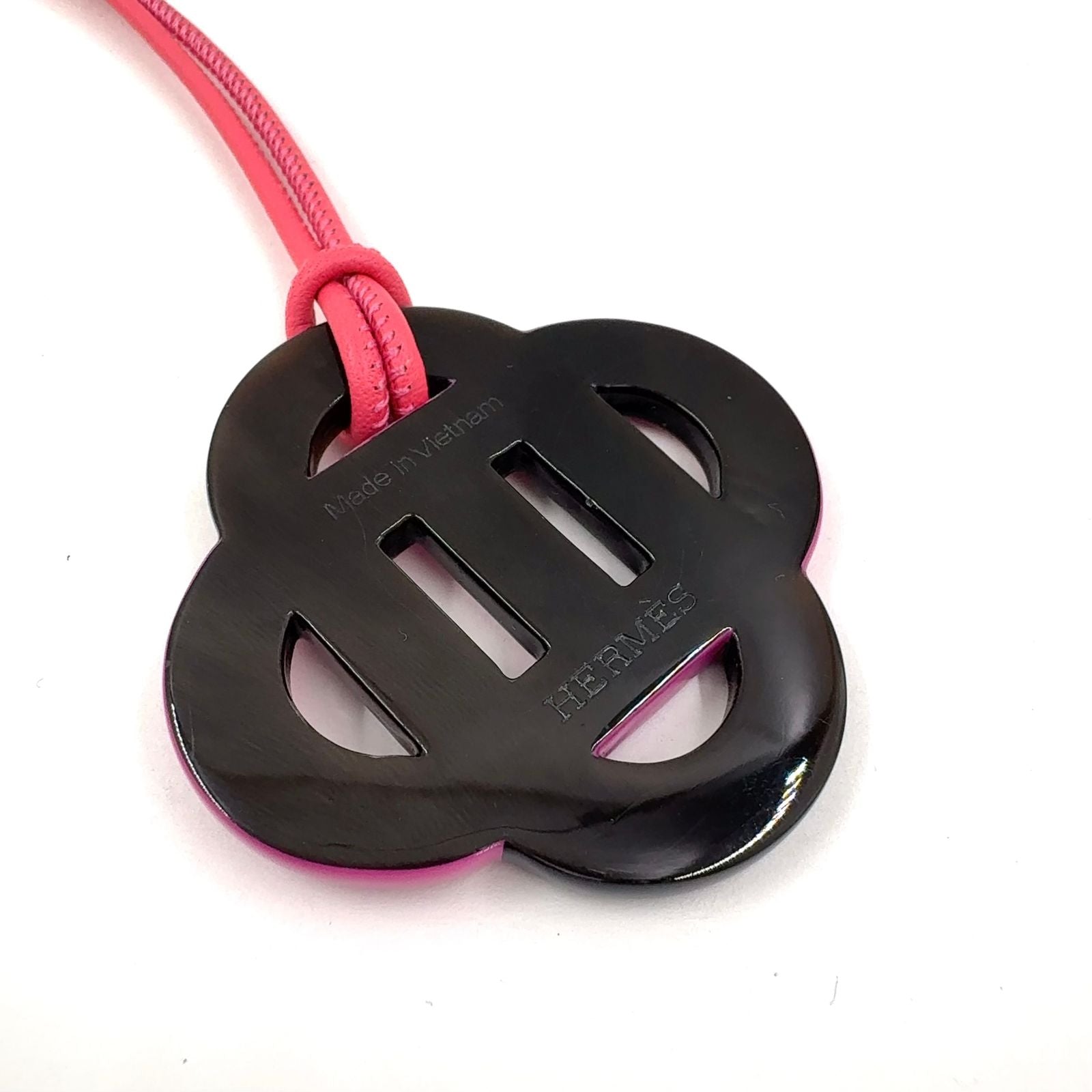 Hermes Buffalo Horn Equip Plastic Pink Black Necklace Silver — view 3