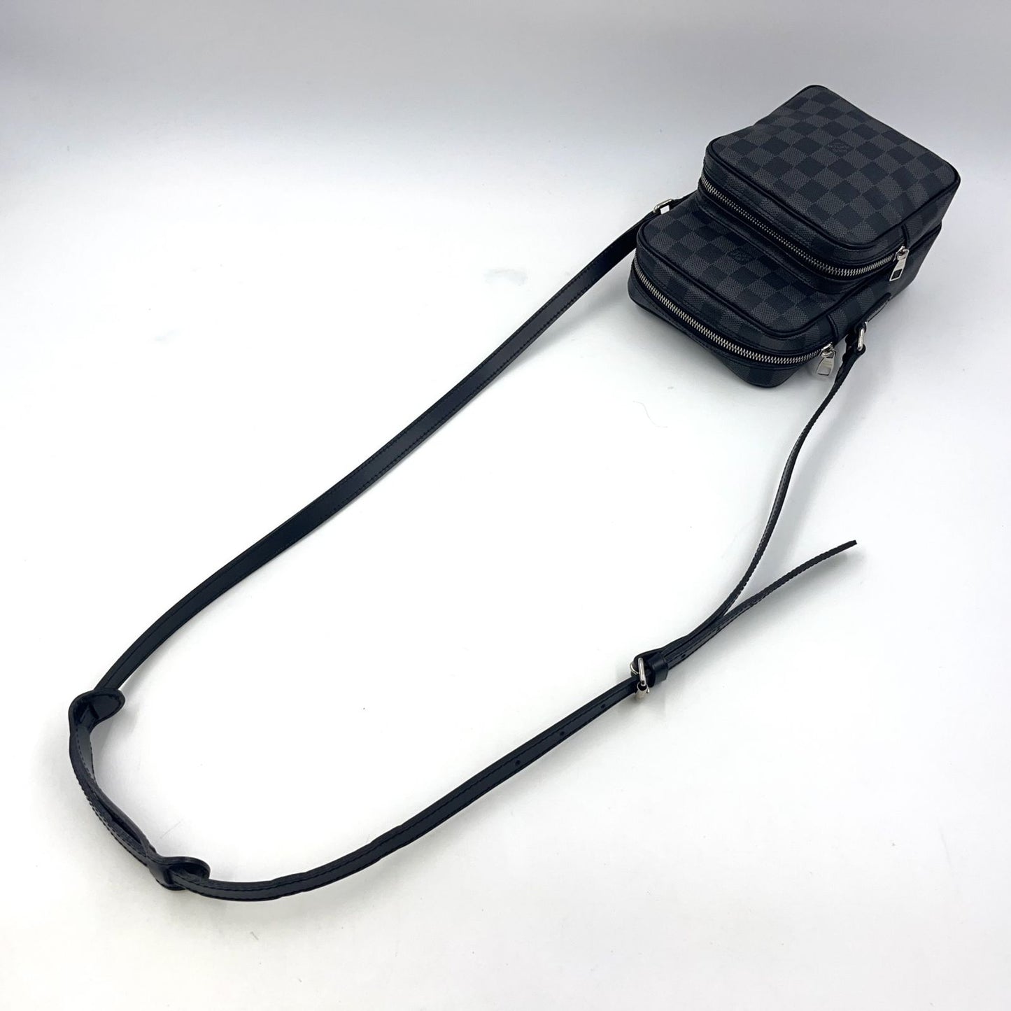 Louis Vuitton Rem Damier Graphite Leather Black Shoulder Bag Silver — view 5