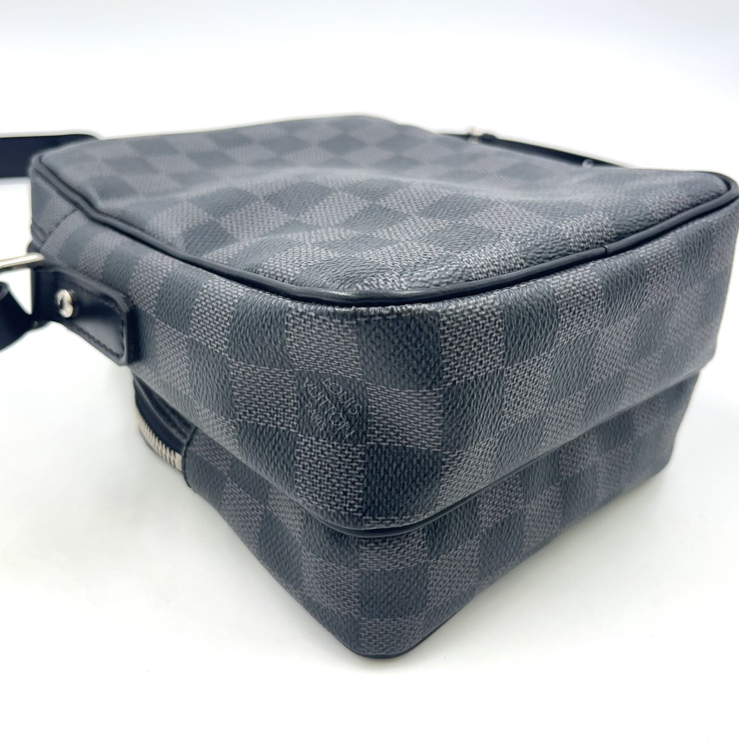 Louis Vuitton Rem Damier Graphite Leather Black Shoulder Bag Silver — view 9