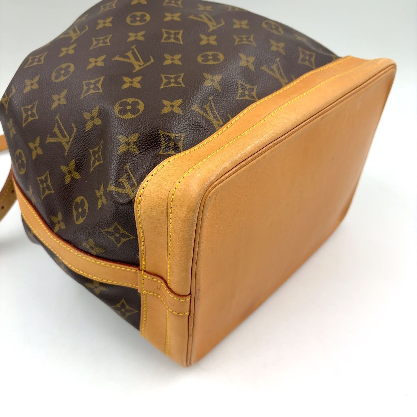 Louis Vuitton Noe Monogram Leather Brown Shoulder Bag Gold — view 7