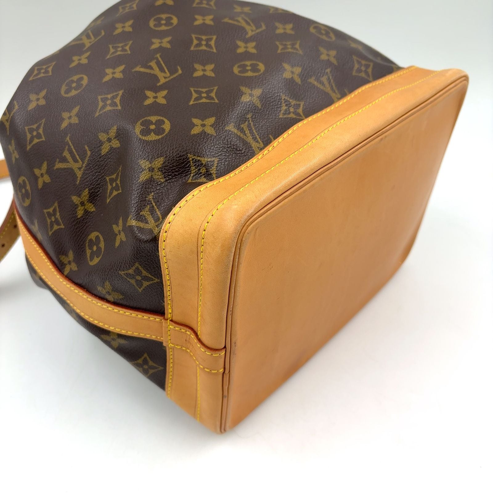 Louis Vuitton Noe Monogram Leather Brown Shoulder Bag Gold — view 7