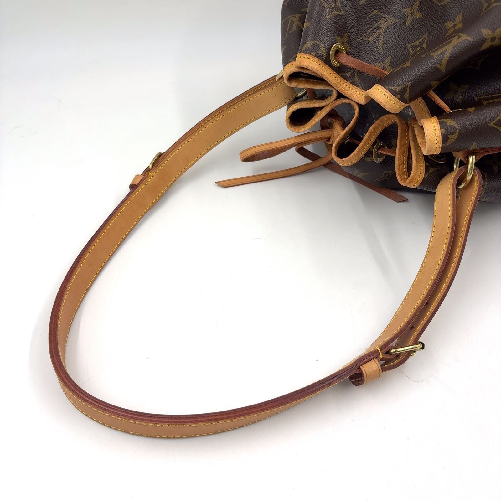 Louis Vuitton Noe Monogram Leather Brown Shoulder Bag Gold — view 9