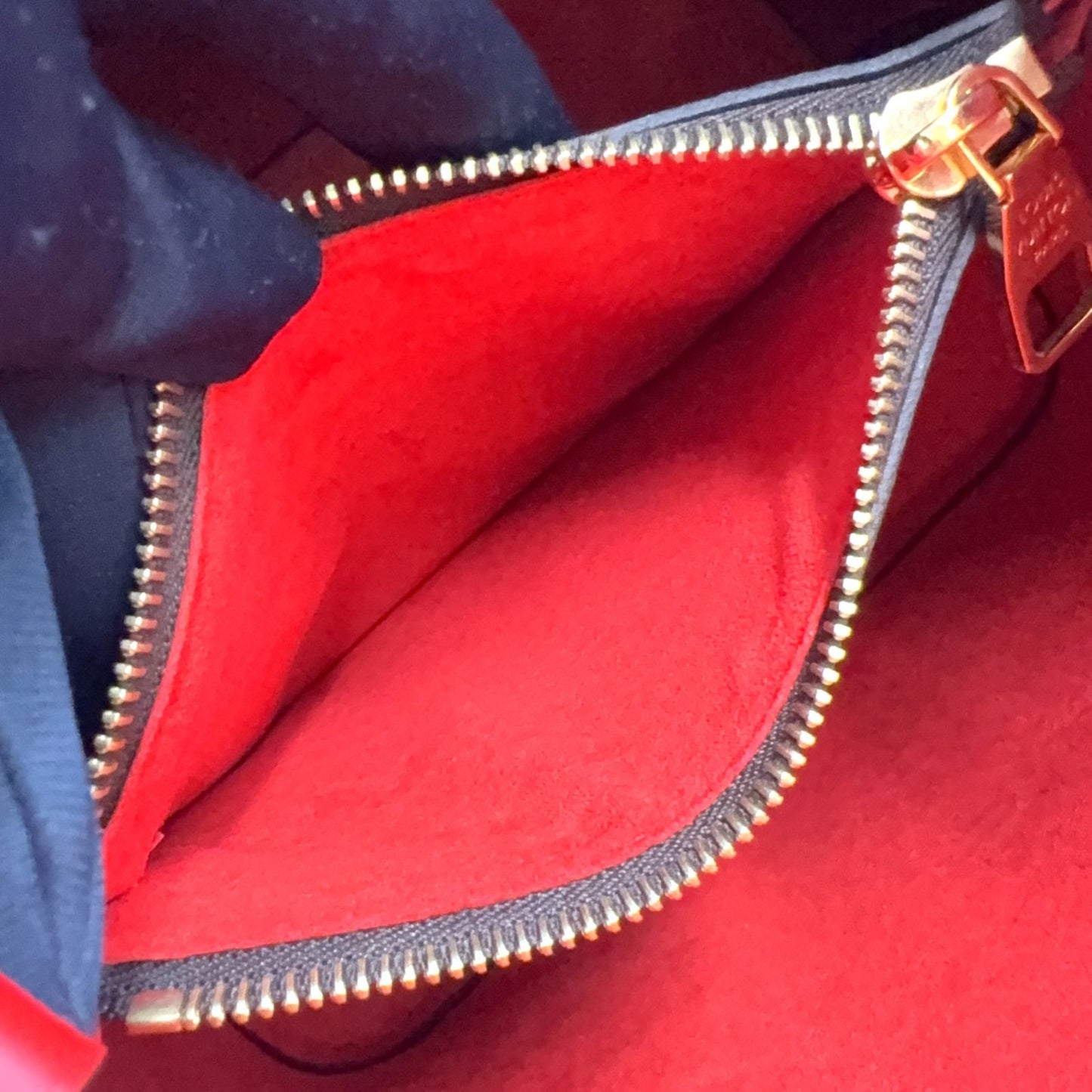 Louis Vuitton Neo Noe Monogram Coquelicot Leather Brown Red Shoulder Bag — view 6