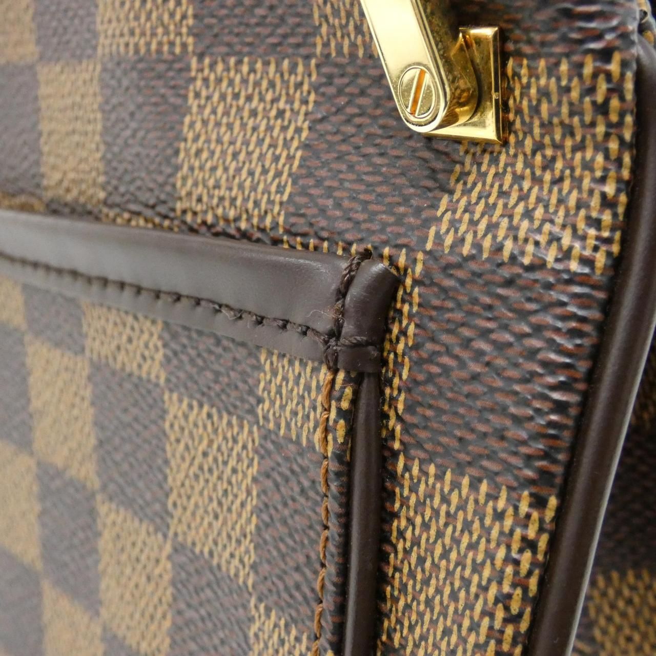 Louis Vuitton Damier Aubagne Shoulder Bag — view 4