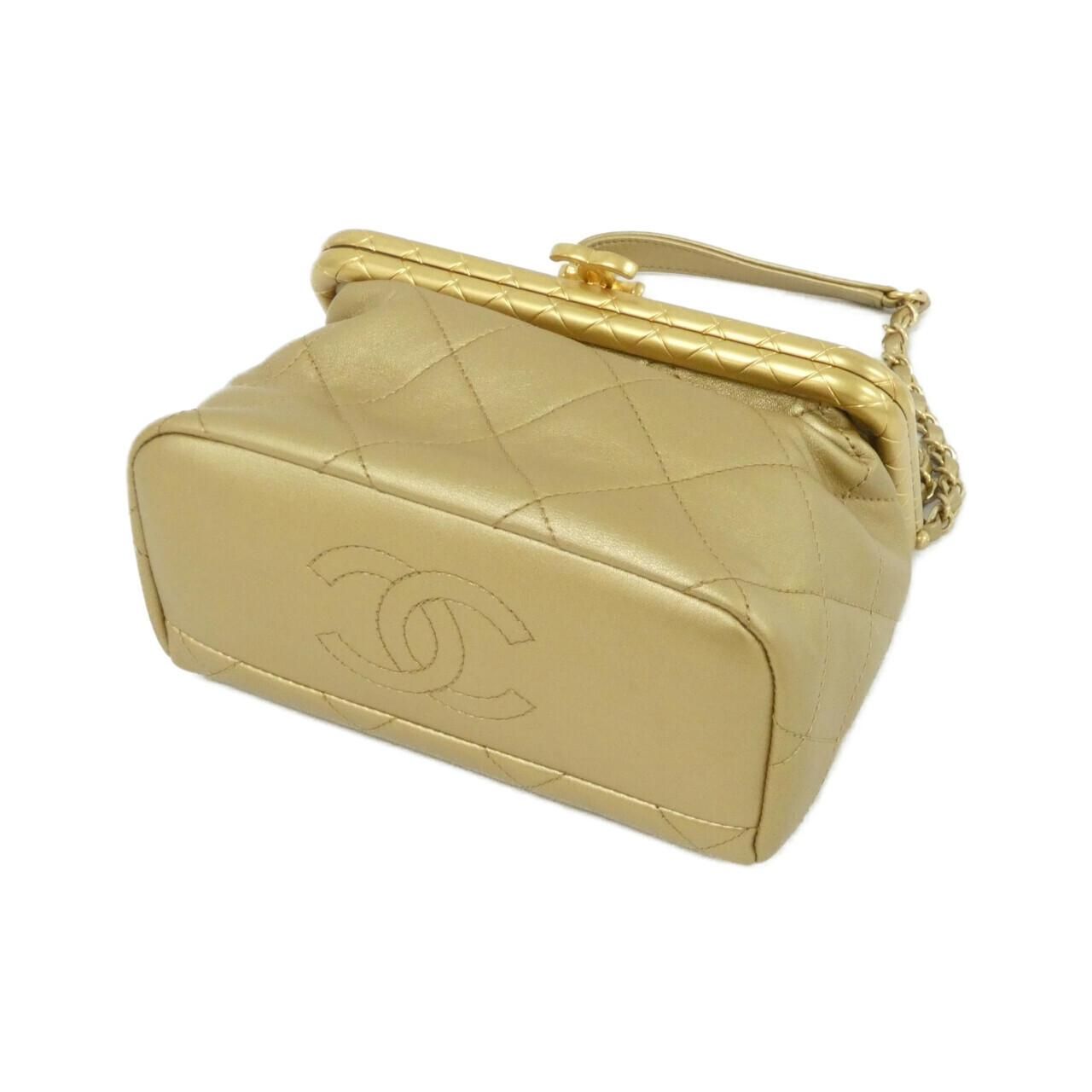 Chanel Bag Handbag Gold — view 3