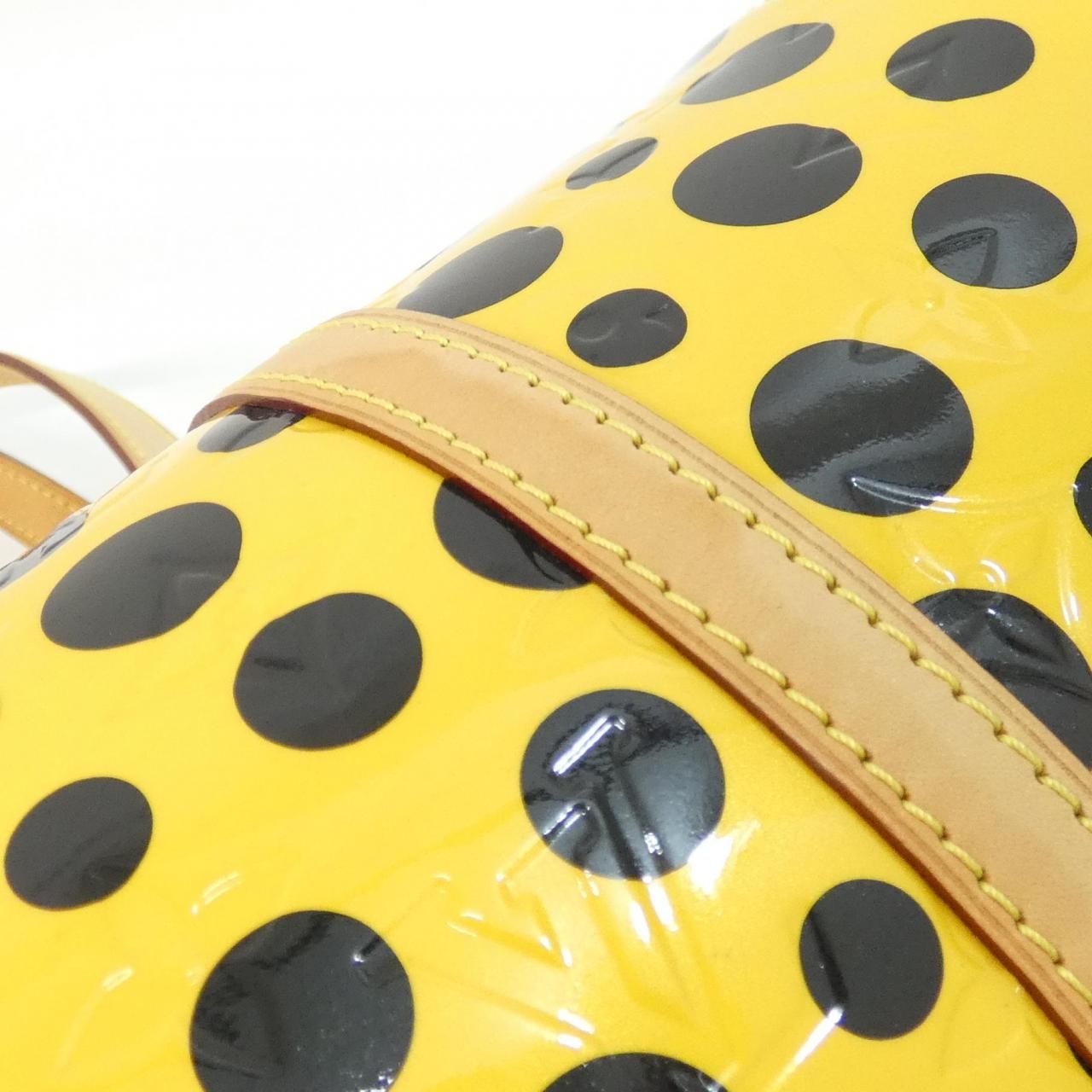 Louis Vuitton Dot Infinity Papillon 30 cm Bag — view 2