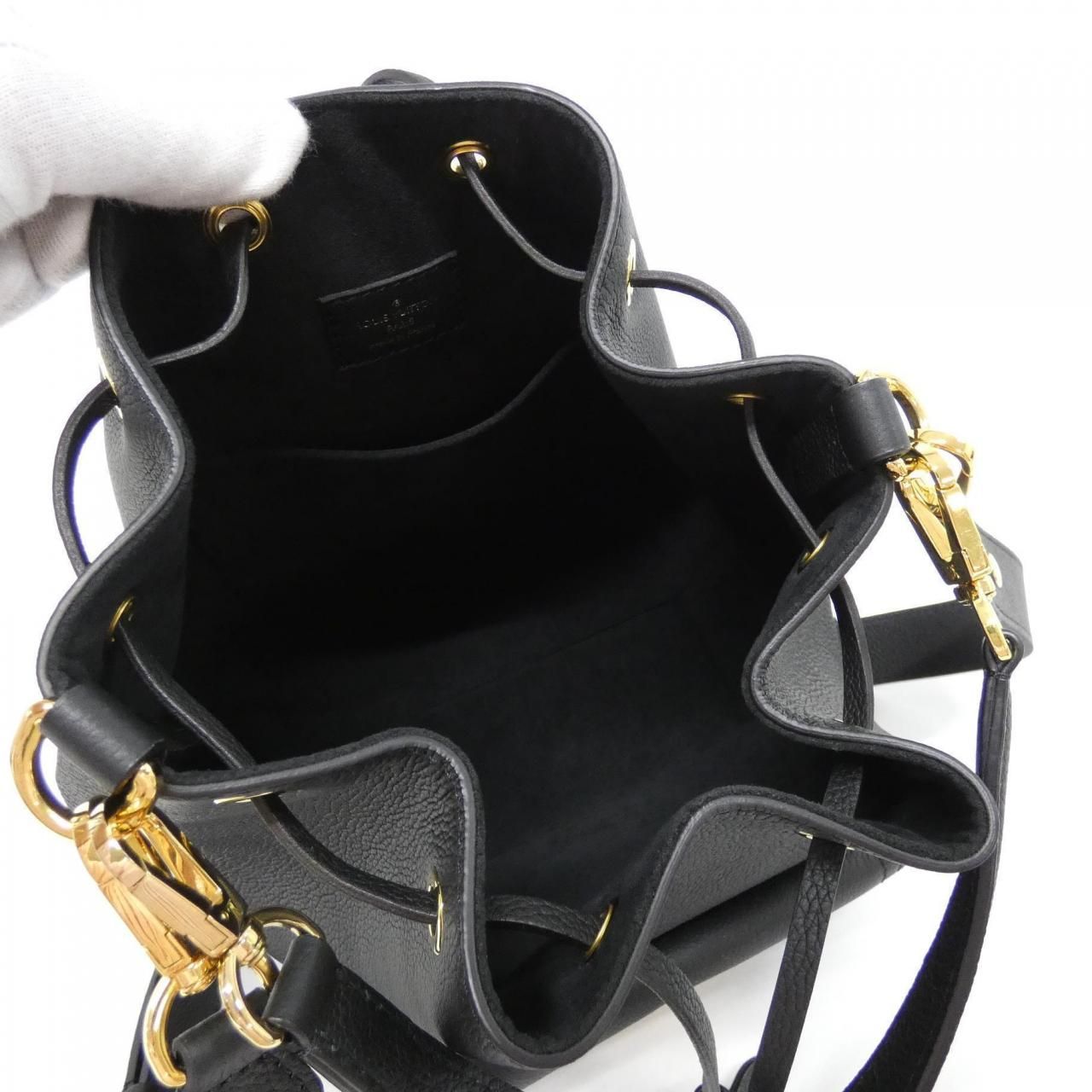 Louis Vuitton Taurillon Lockme Bucket Shoulder Bag — view 5