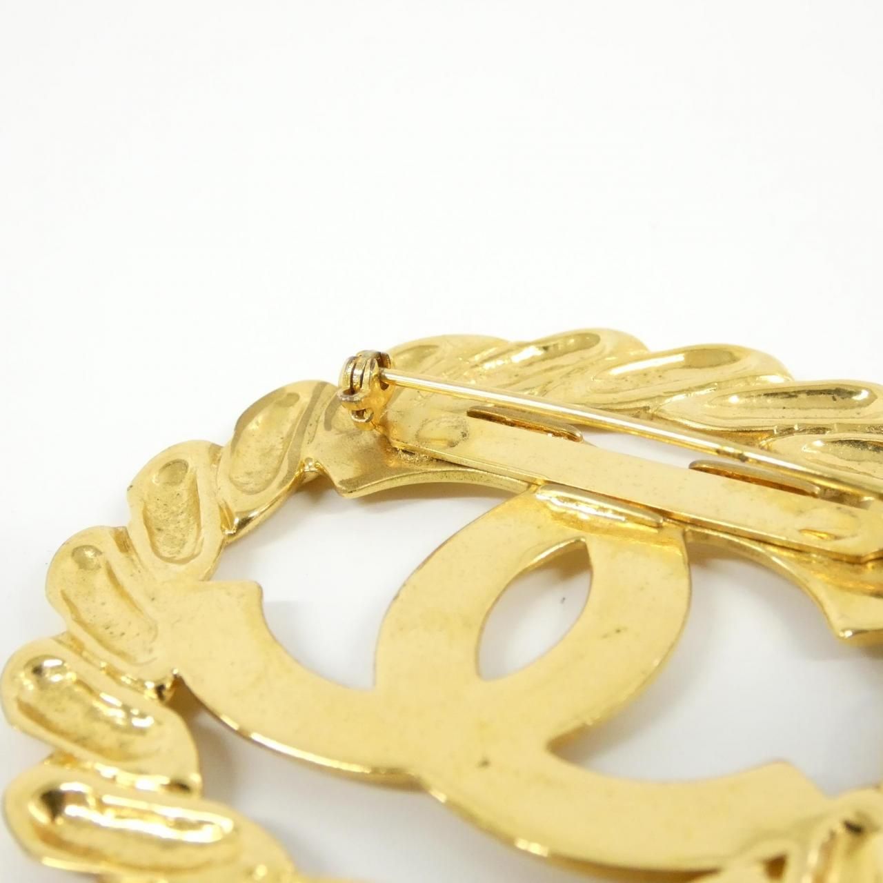 Chanel Vintage Brooch Gold — view 3