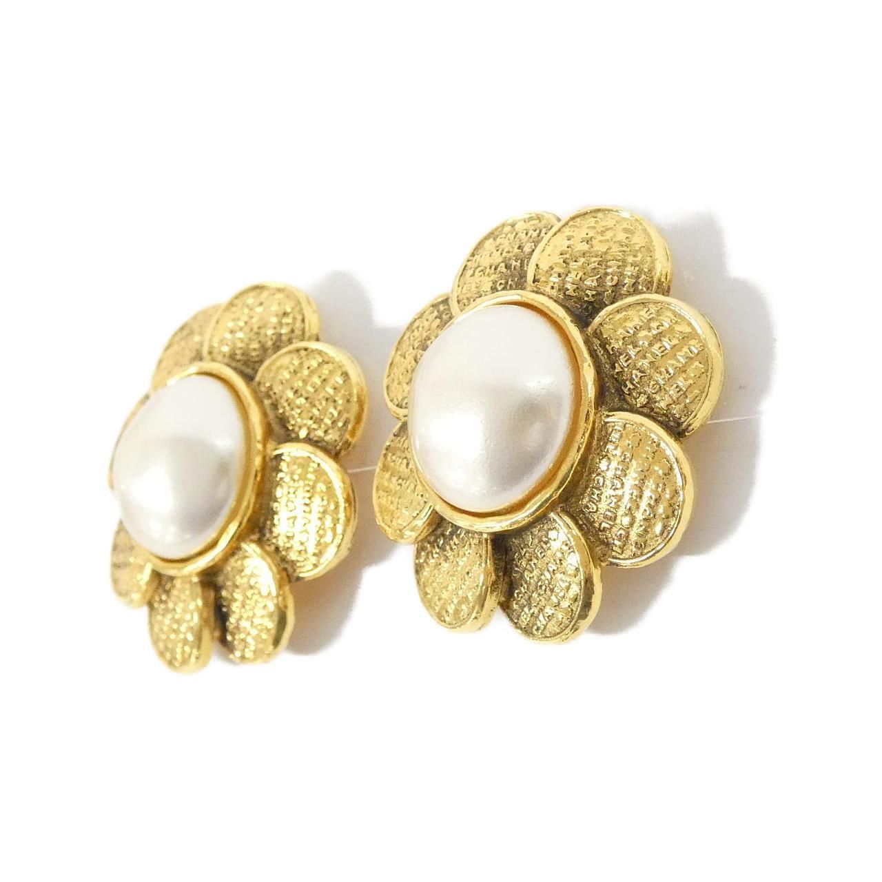 Chanel Vintage Earrings Gold — view 2