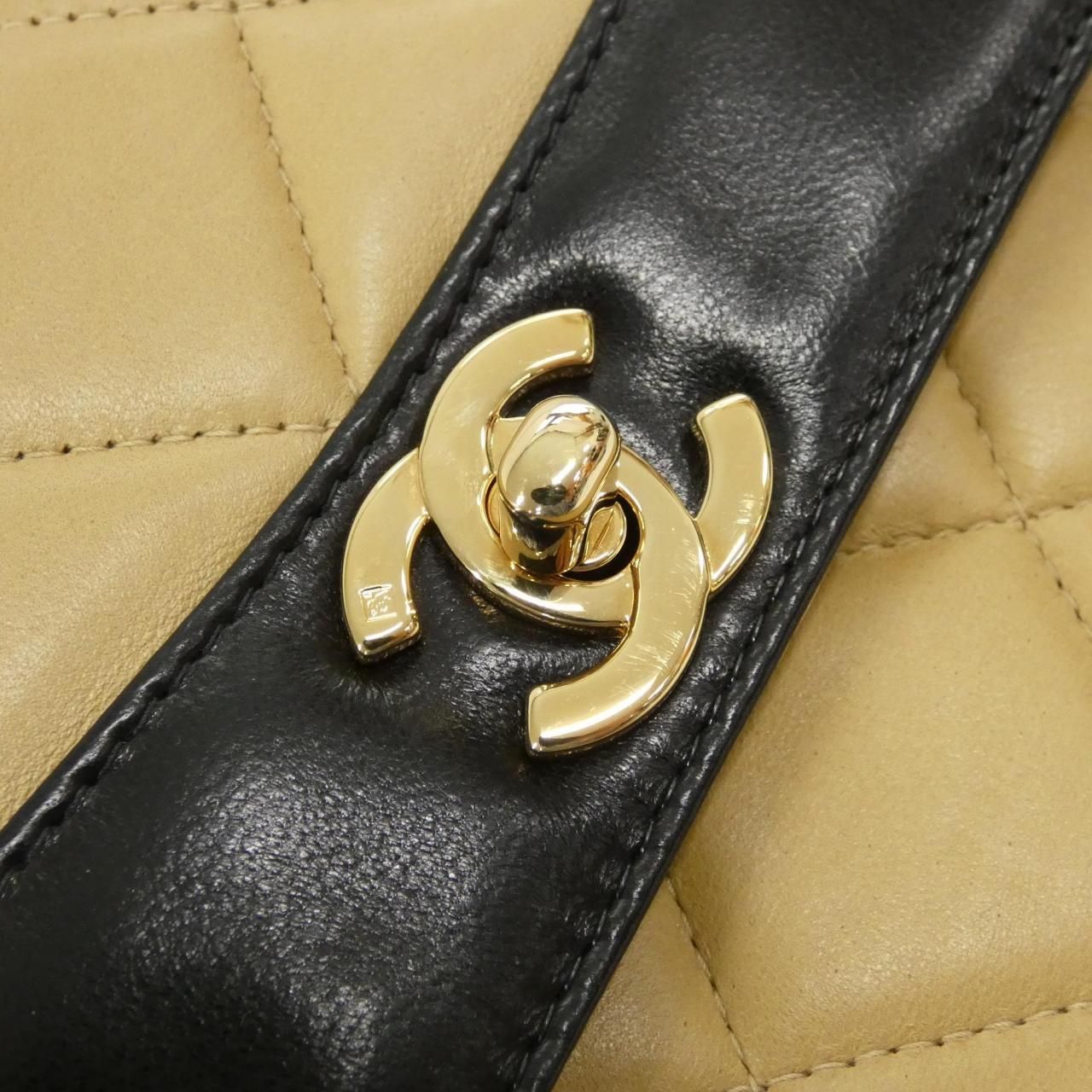 Chanel Vintage Shoulder Bag — view 4