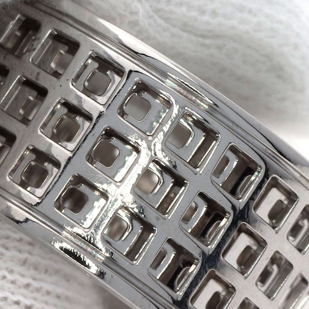Gucci Scroll Wide Ring 18k White Gold