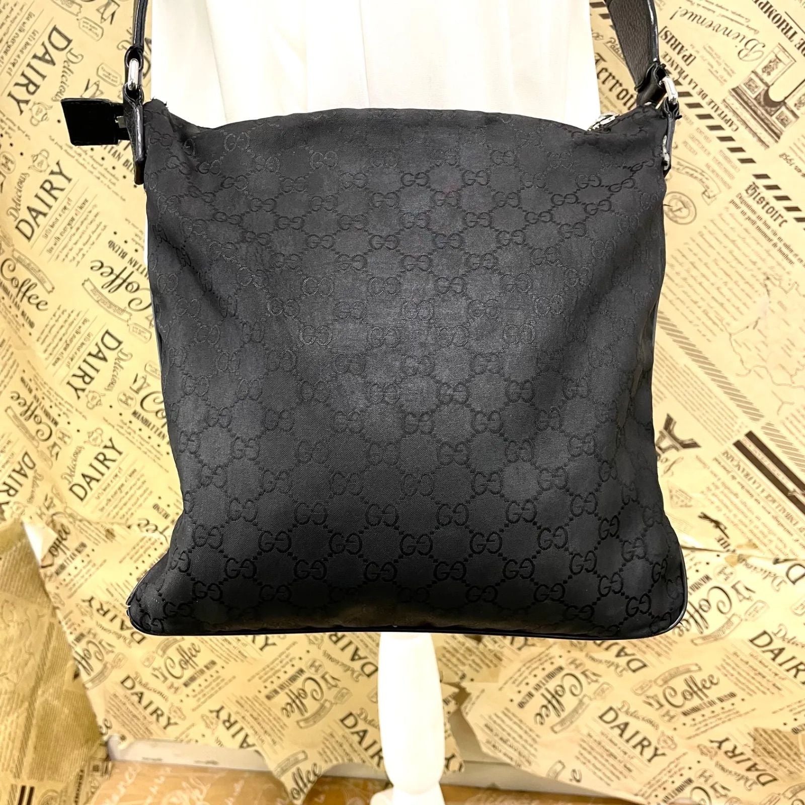 Gucci Shoulder Bag GG Nylon Messenger Black — view 2