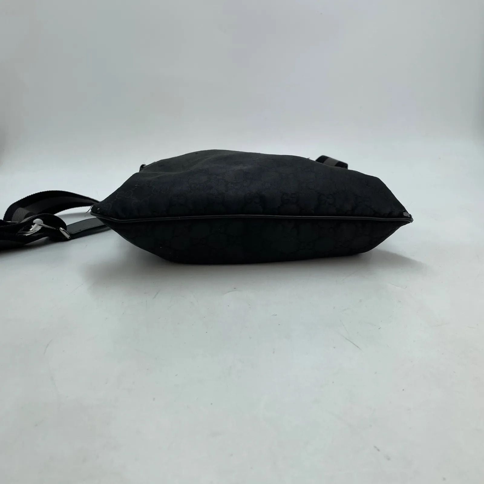 Gucci Shoulder Bag GG Nylon Messenger Black — view 6