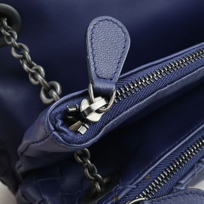 Bottega Veneta Intrecciato Handbag Leather — view 7