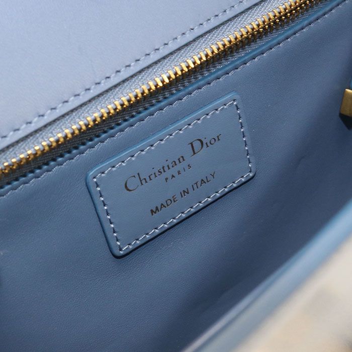 Dior 30 Montaigne Crossbody Shoulder Bag Leather — view 4