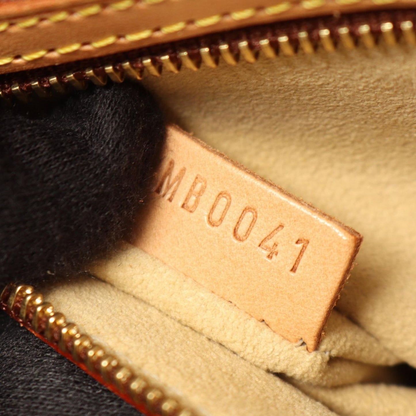 Louis Vuitton Shoulder Bag Babylon Canvas Leather — view 5