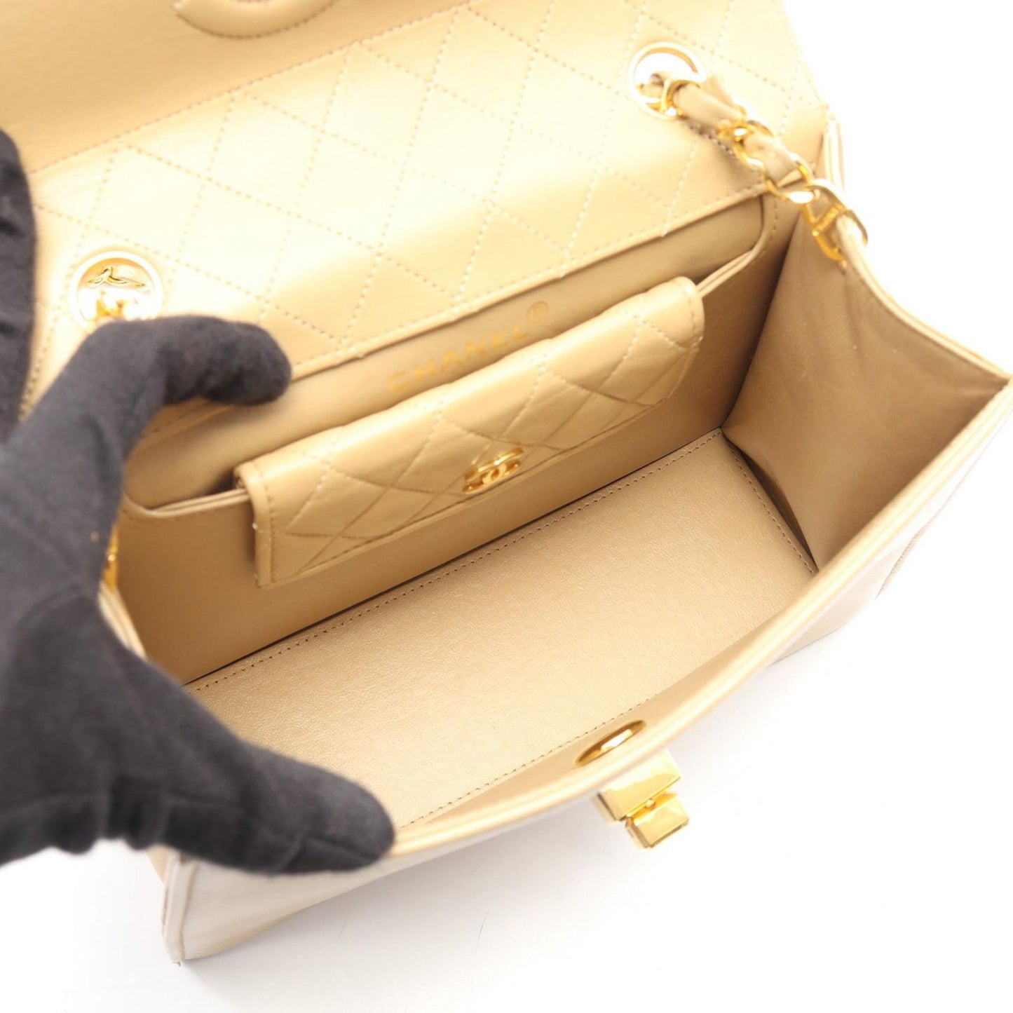 Chanel Shoulder Bag Quilted Vintage Beige Lambskin Chain — view 3