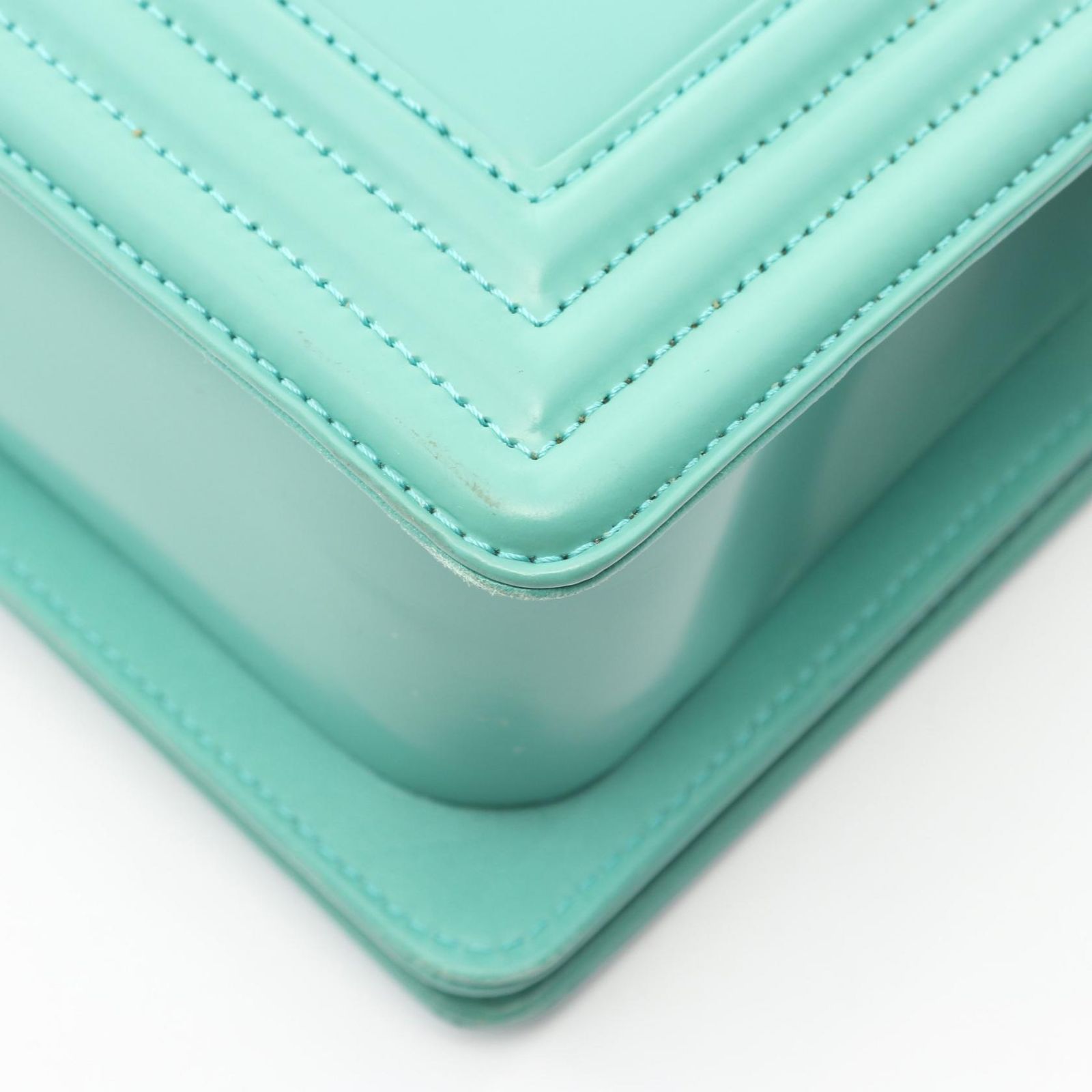Chanel Shoulder Bag Emerald Green Leather Chain — view 7