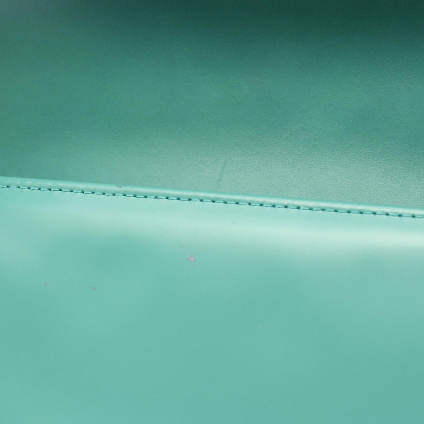 Chanel Shoulder Bag Emerald Green Leather Chain — view 9