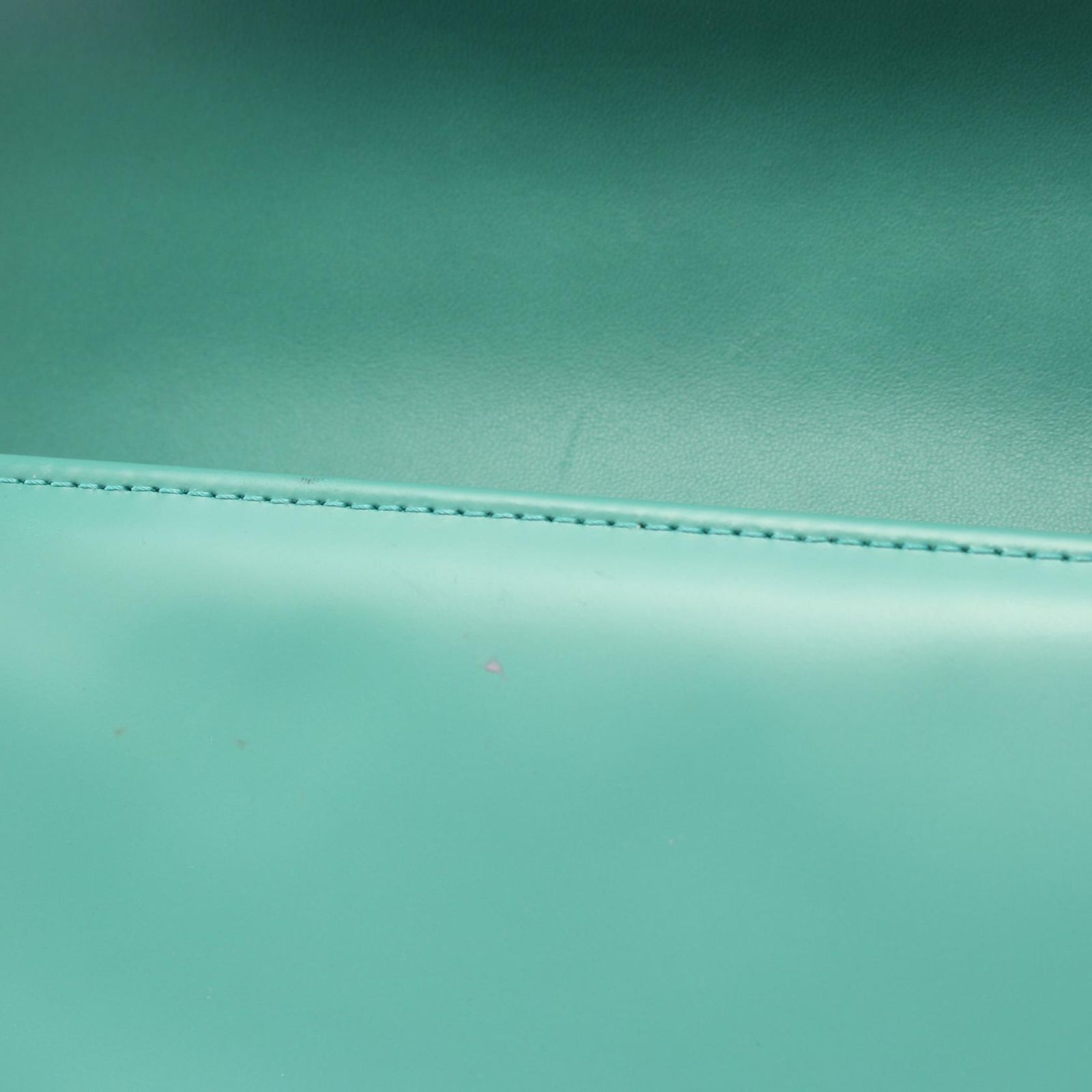 Chanel Shoulder Bag Emerald Green Leather Chain — view 9