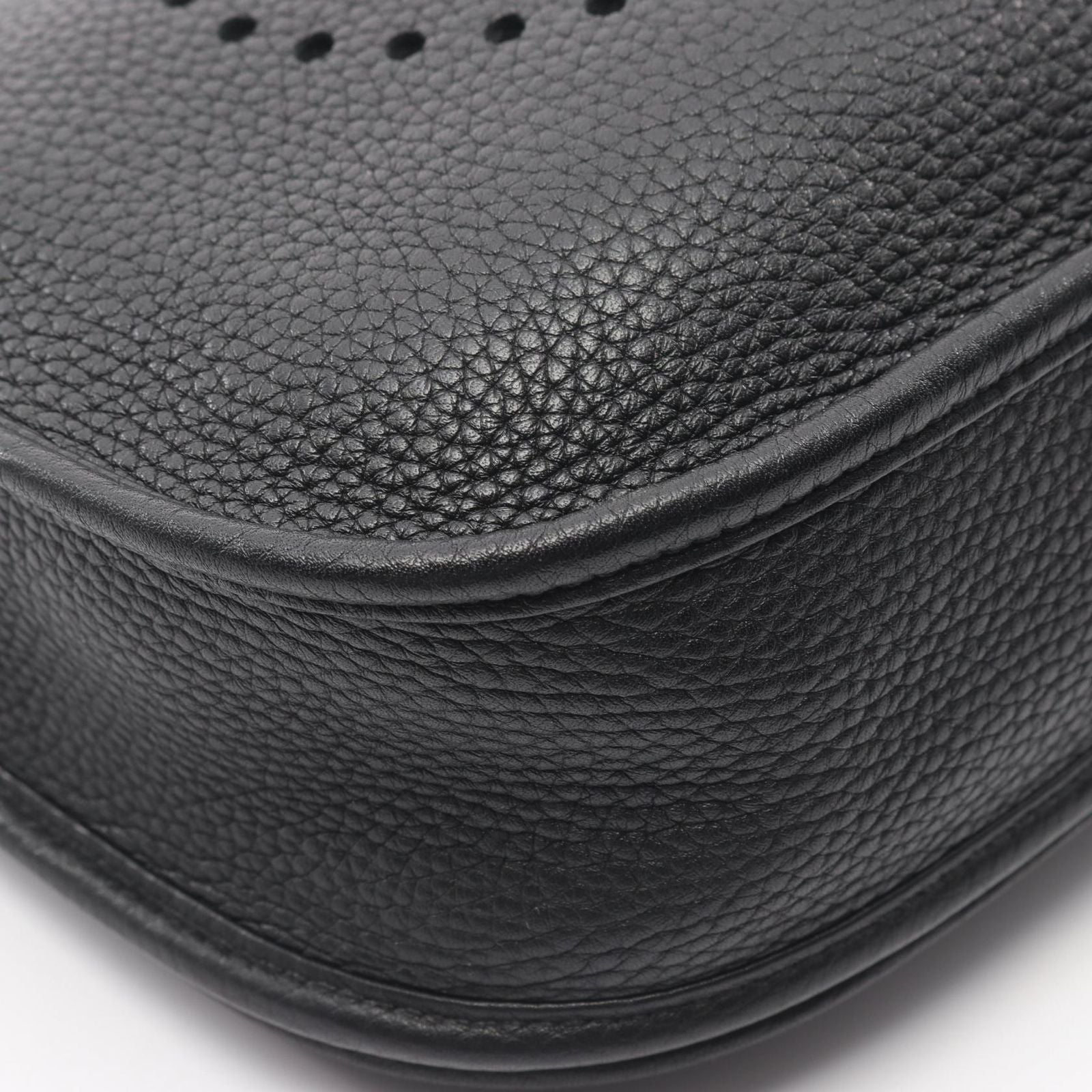 Hermes Shoulder Bag Evelyne 3 Trois PM Black Leather — view 6
