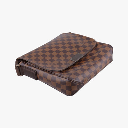 Louis Vuitton District PM Evene Damier Canvas Messenger Bag — view 5