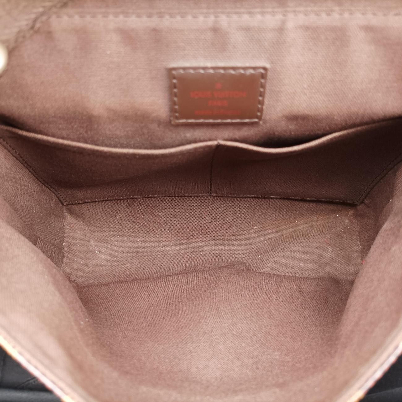 Louis Vuitton District PM Evene Damier Canvas Messenger Bag — view 9