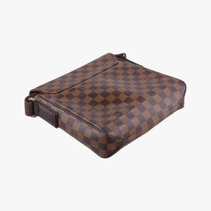 Louis Vuitton District PM Evene Damier Canvas Messenger Bag — view 7