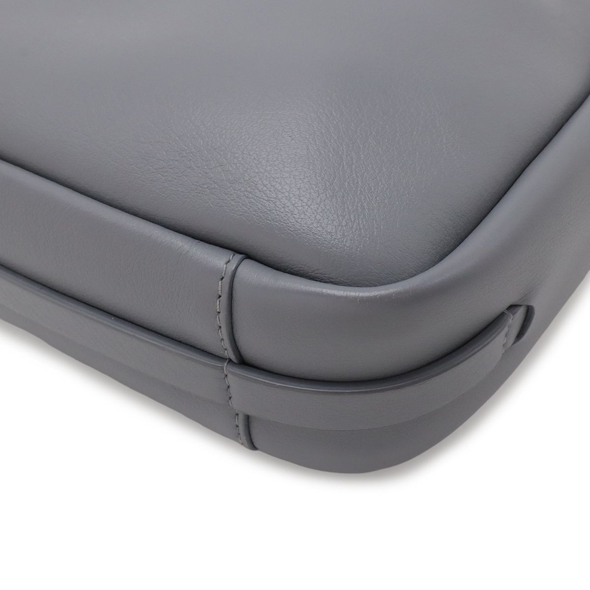 Balenciaga Everyday Camera Bag S Pochette Crossbody Leather Gray White — view 3