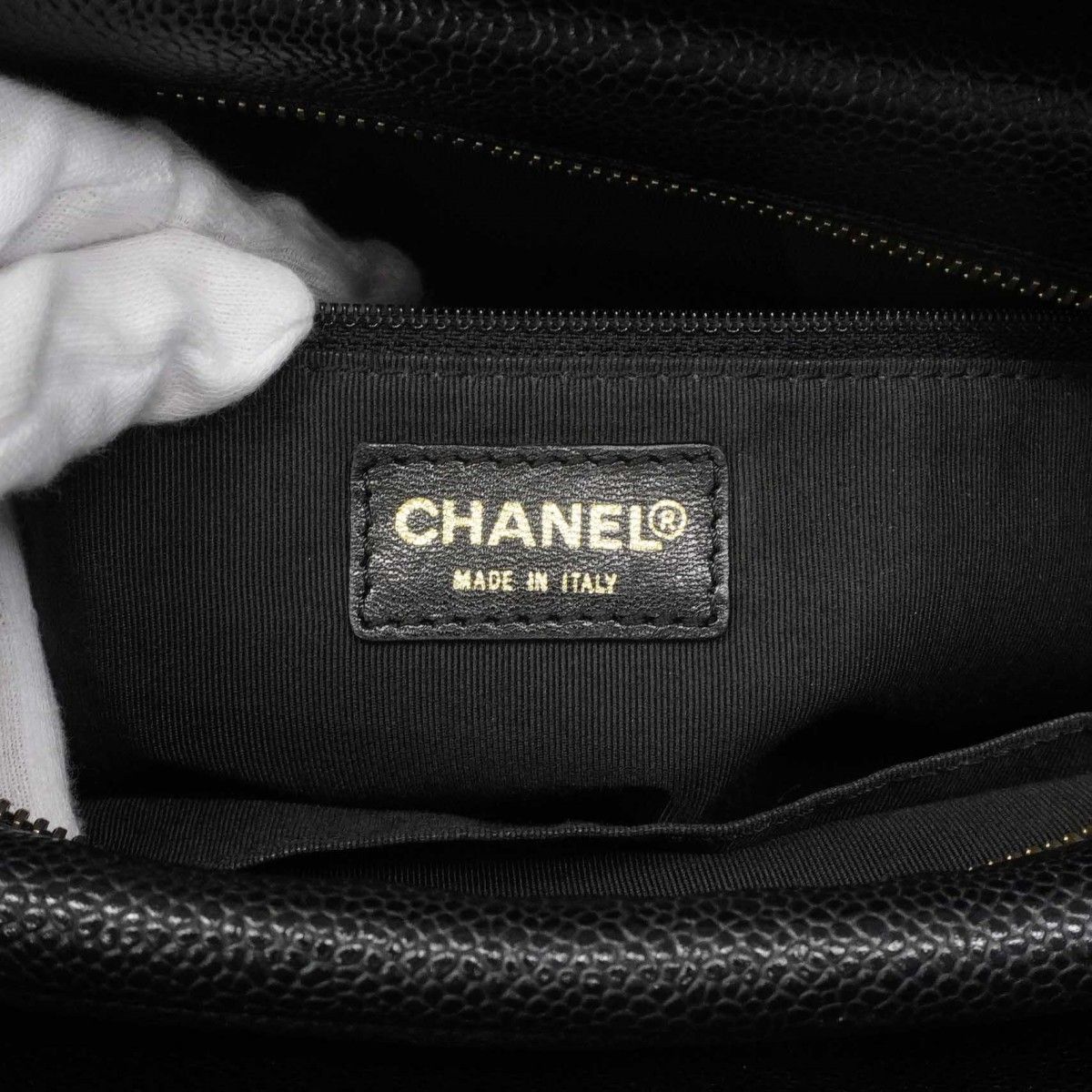 Chanel Shoulder Bag Quilted Caviar Leather Black Gold — view 5