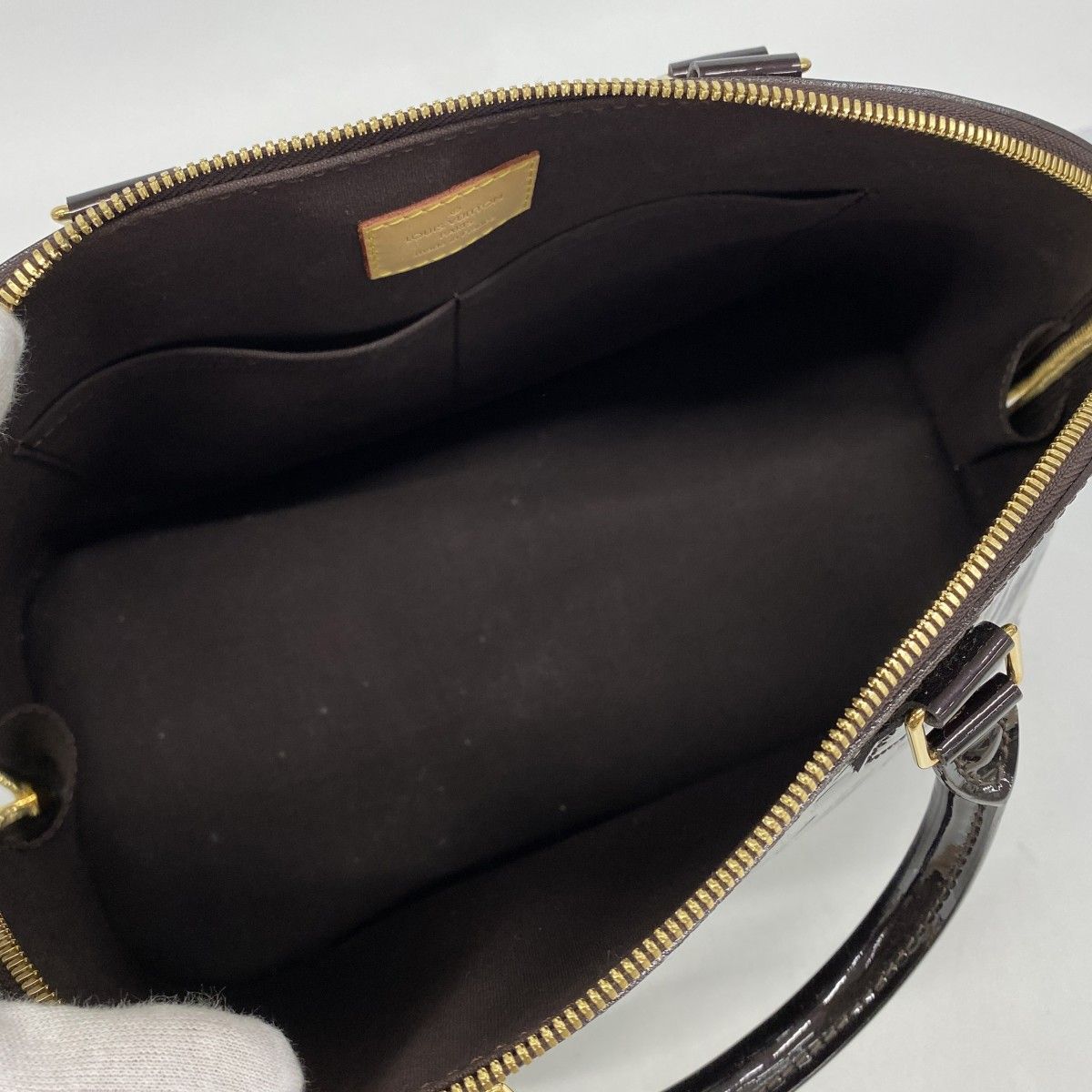 Louis Vuitton Handbag Vernis Alma PM Amaranth — view 4