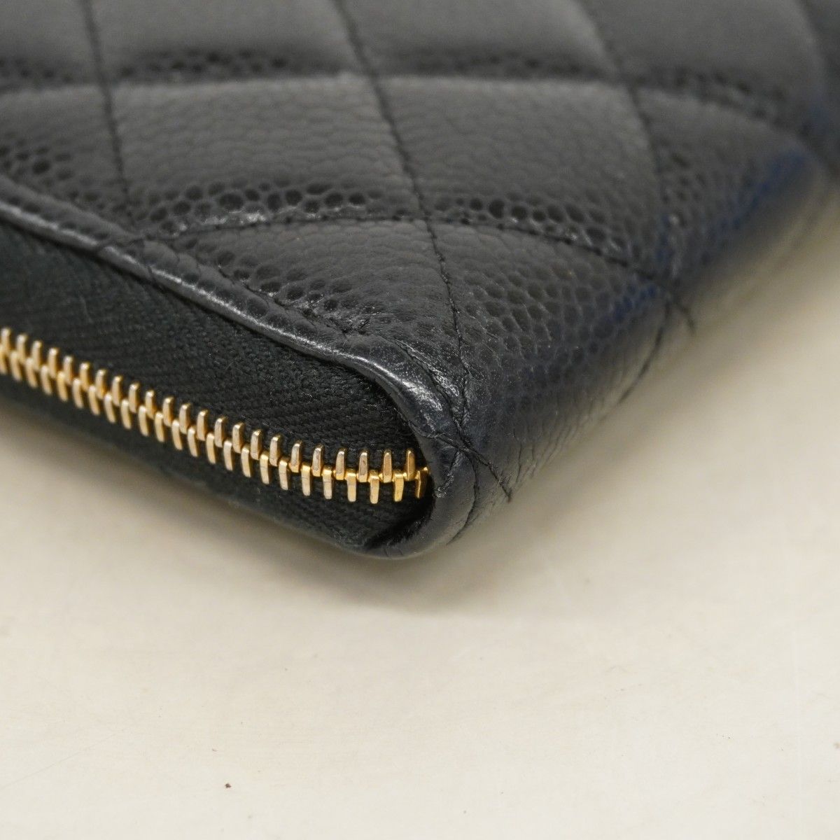 Chanel Wallet Quilted Caviar Leather Black Gold — view 5