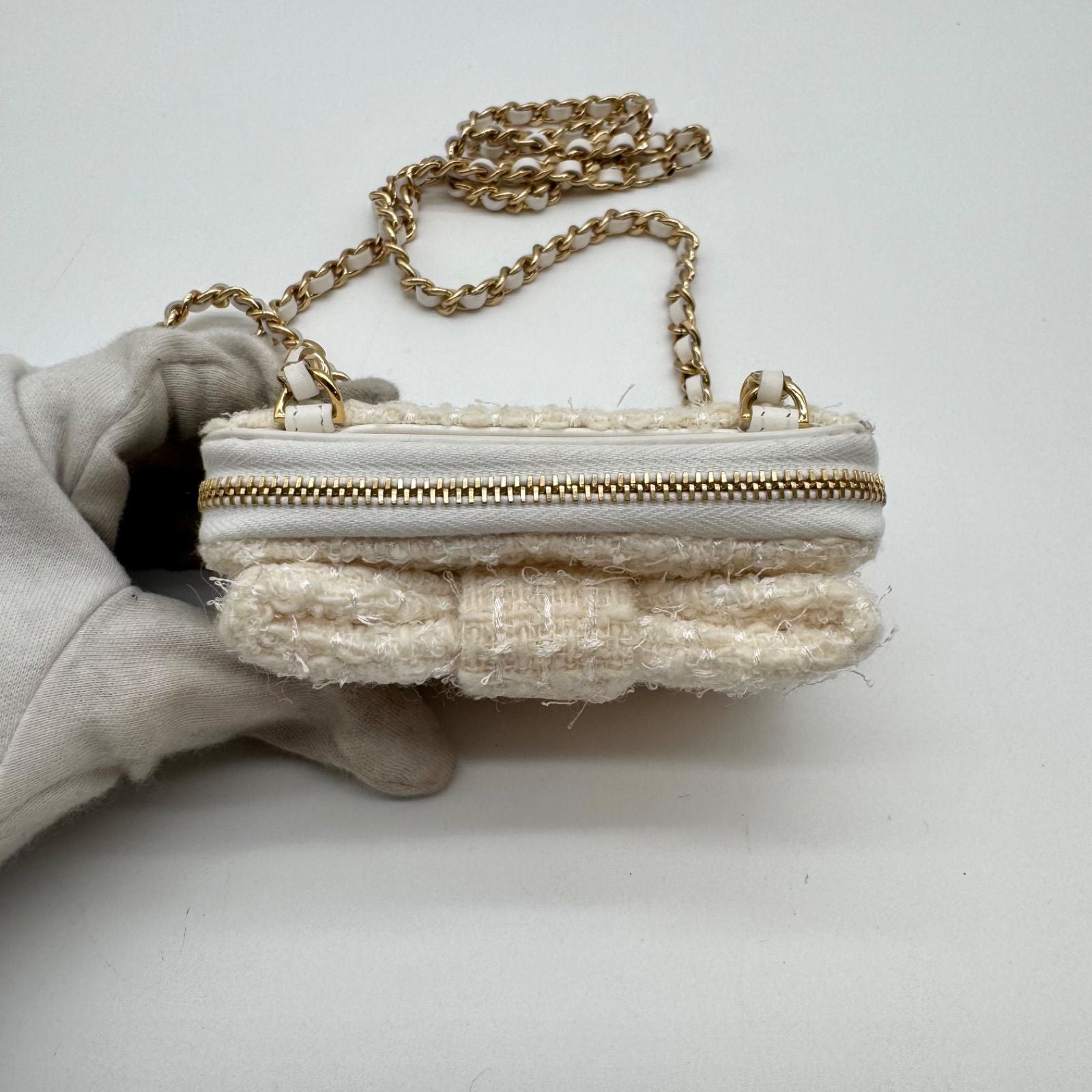 Chanel Mini Chain Wallet Coin Case Ribbon Tweed White CC Logo Gold — view 4