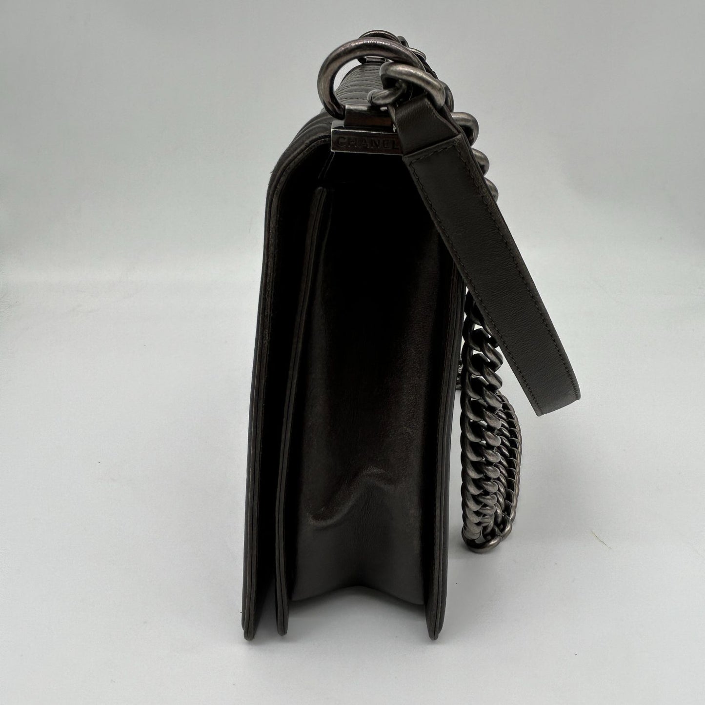 Chanel Shoulder Bag Leather Black Chain — view 4