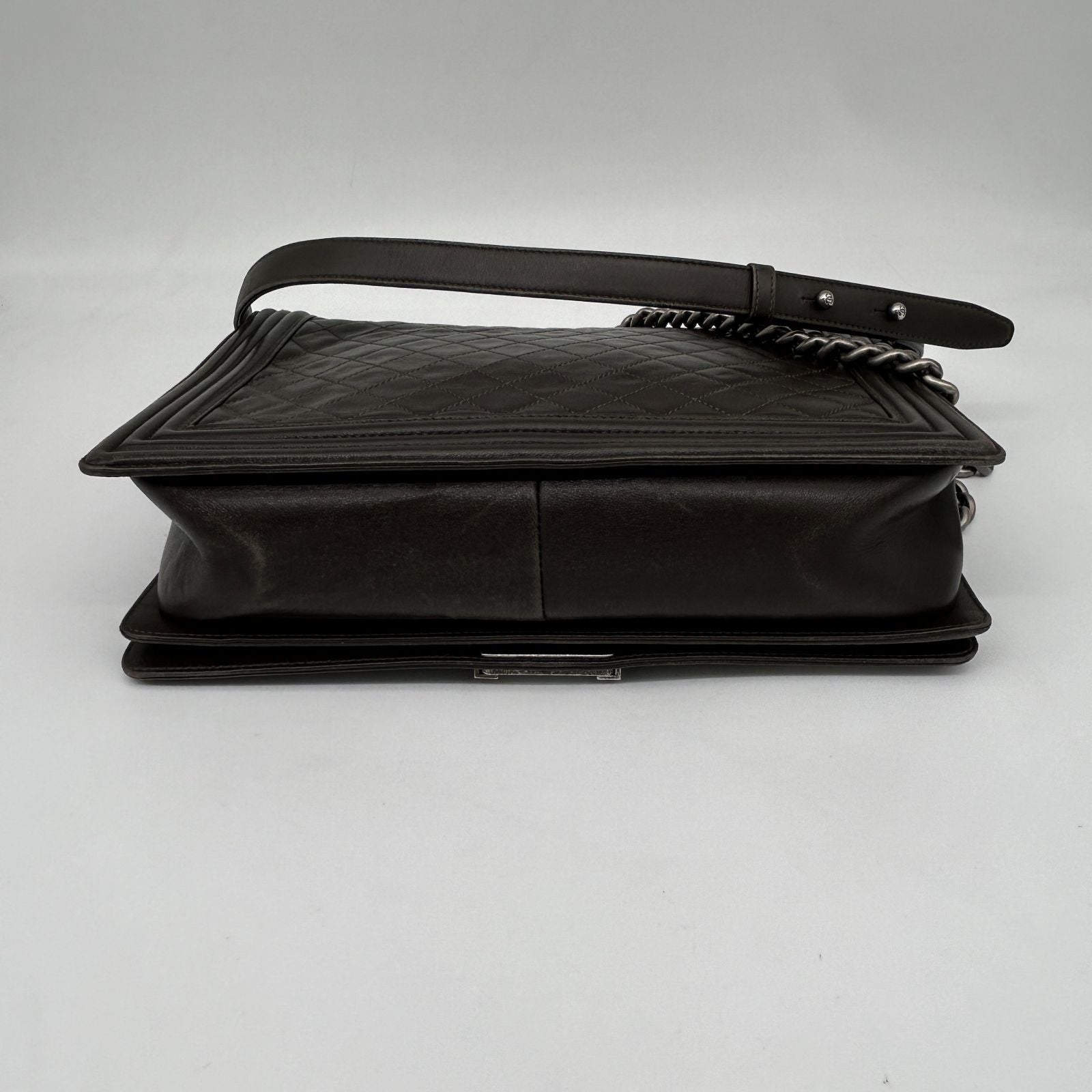 Chanel Shoulder Bag Leather Black Chain — view 5