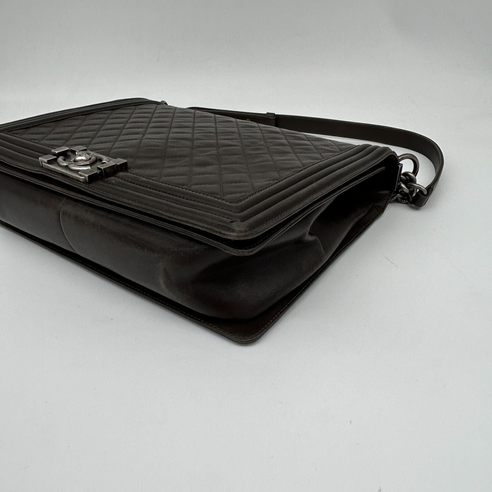 Chanel Shoulder Bag Leather Black Chain — view 8