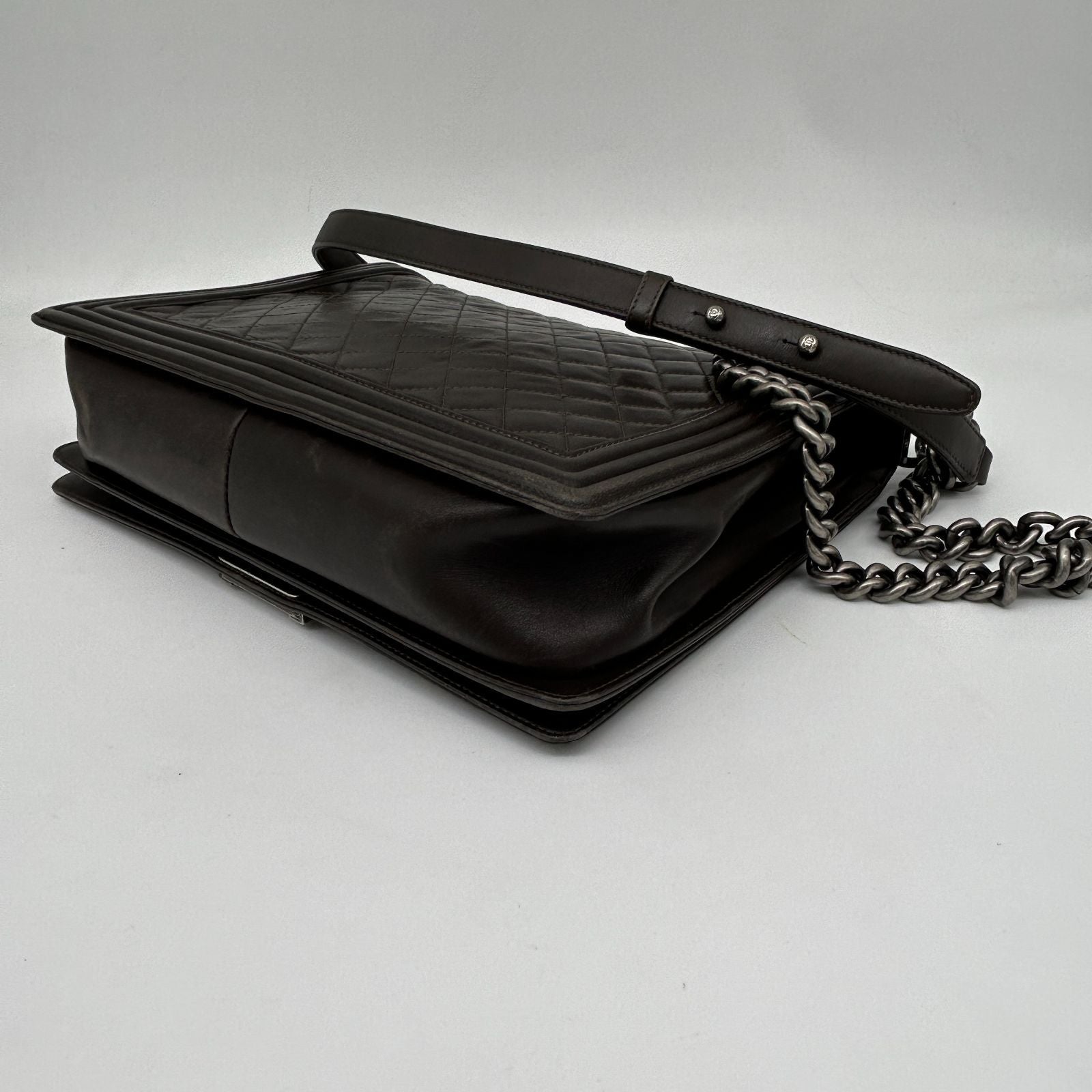 Chanel Shoulder Bag Leather Black Chain — view 6
