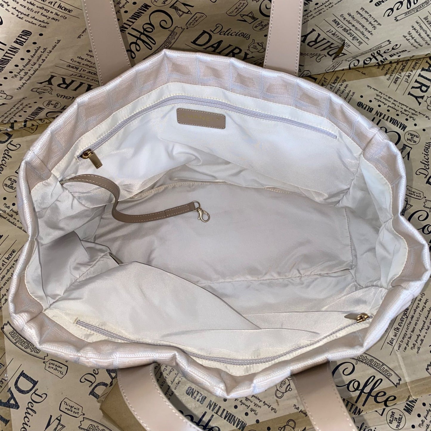 Chanel Tote New Travel Beige CC Logo Business — view 8