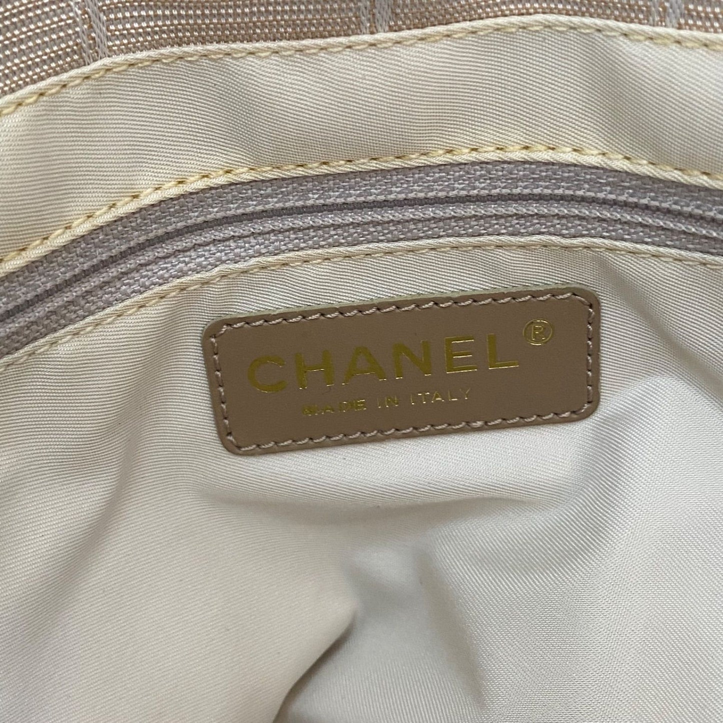 Chanel Tote New Travel Beige CC Logo Business — view 4