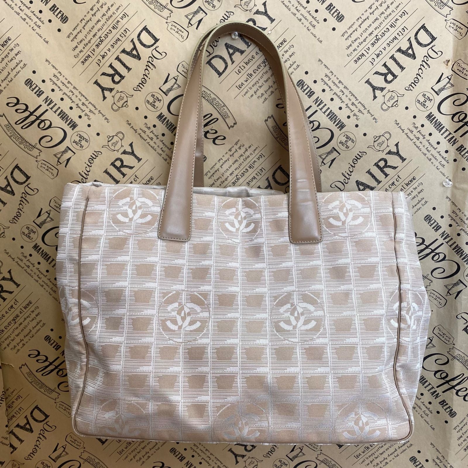 Chanel Tote New Travel Beige CC Logo Business — view 2
