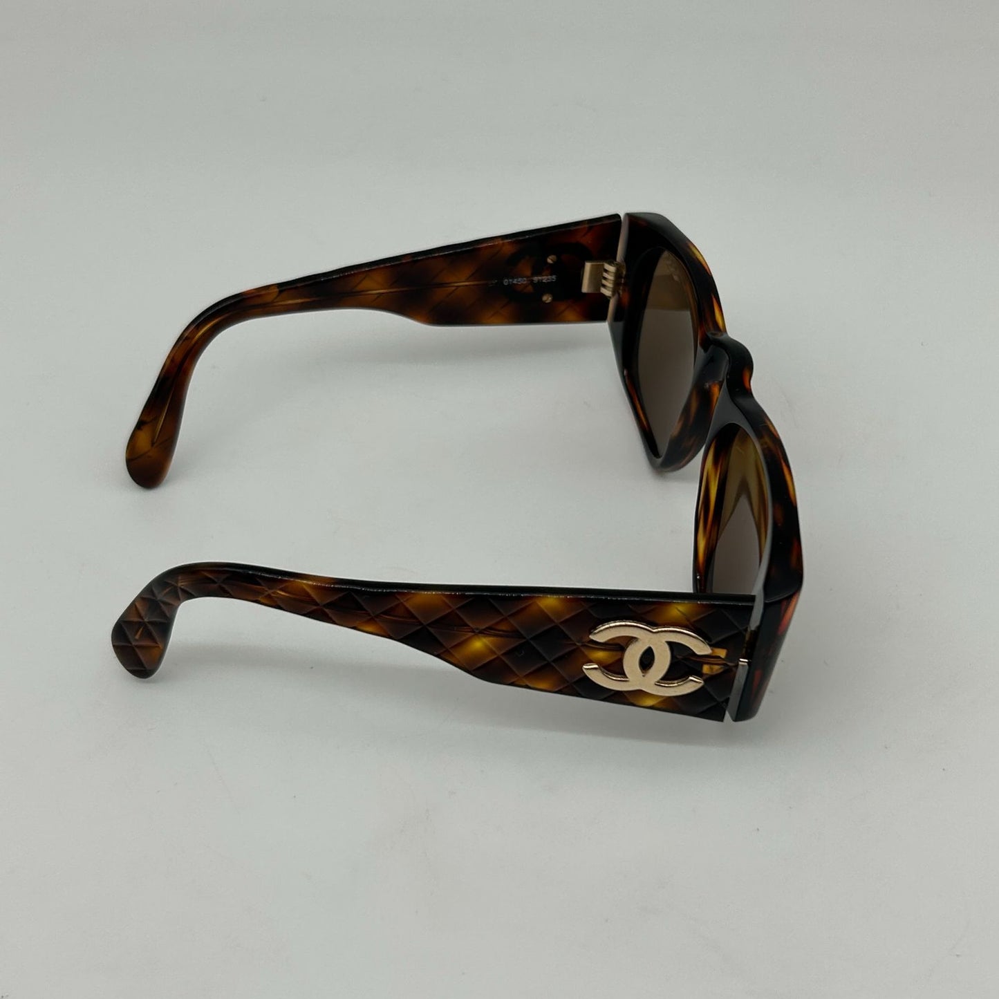 Chanel Vintage Quilted CC Logo Marble Brown Gold Acetate Sunglasses Eyewear — view 3