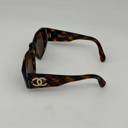 Chanel Vintage Quilted CC Logo Marble Brown Gold Acetate Sunglasses Eyewear — view 4